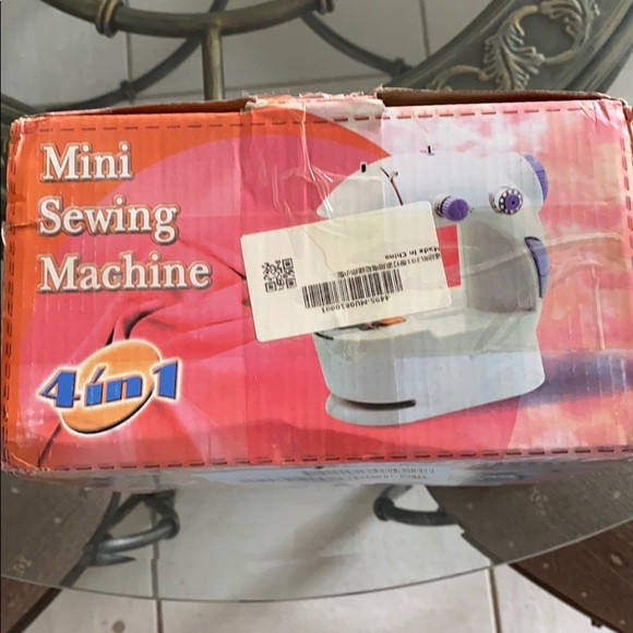 Mini Sewing Machine 4in 1 for the begginers!!! - Picture 4 of 9